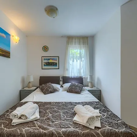 Апартаменты A 2 Comfortable W Terrace & Garden Near Сплит