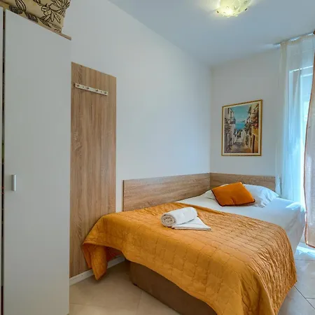 A 2 Comfortable W Terrace & Garden Near Apartman *