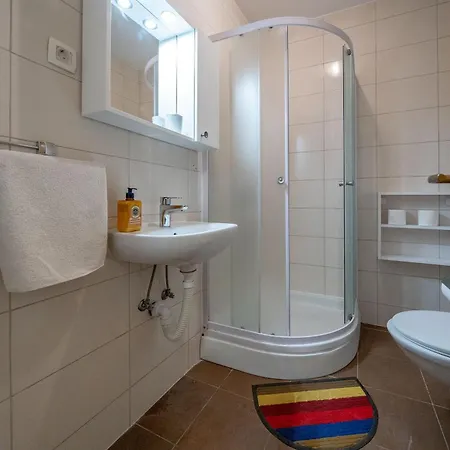 Apartman A 2 Comfortable W Terrace & Garden Near *