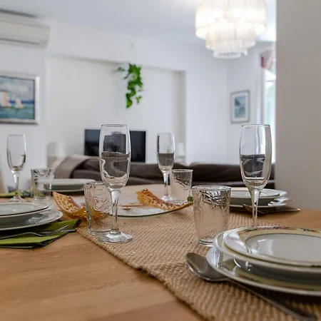 A 2 Comfortable W Terrace & Garden Near Apartman