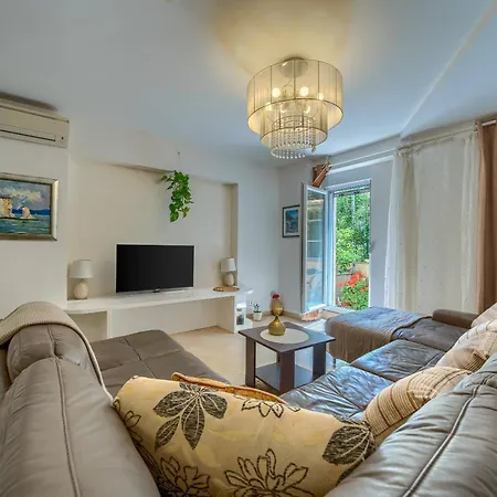 A 2 Comfortable W Terrace & Garden Near Apartman *
