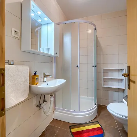 Apartman A 2 Comfortable W Terrace & Garden Near *