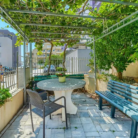 A 2 Comfortable W Terrace & Garden Near * Спліт