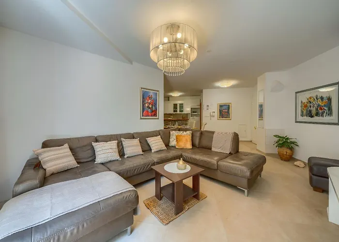 Apartman A 2 Comfortable W Terrace & Garden Near