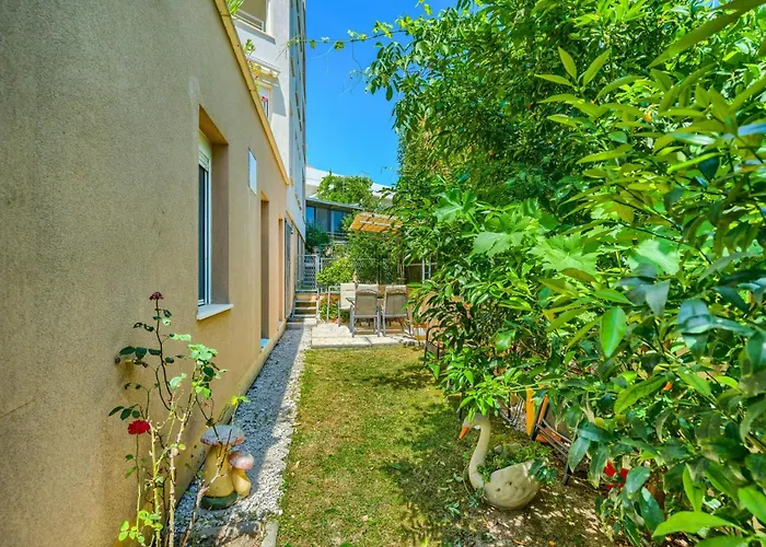A 2 Comfortable W Terrace & Garden Near Split