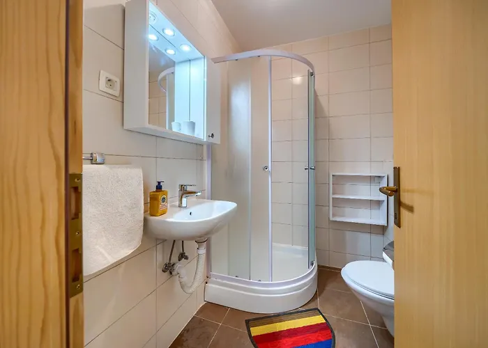 Apartman A 2 Comfortable W Terrace & Garden Near *