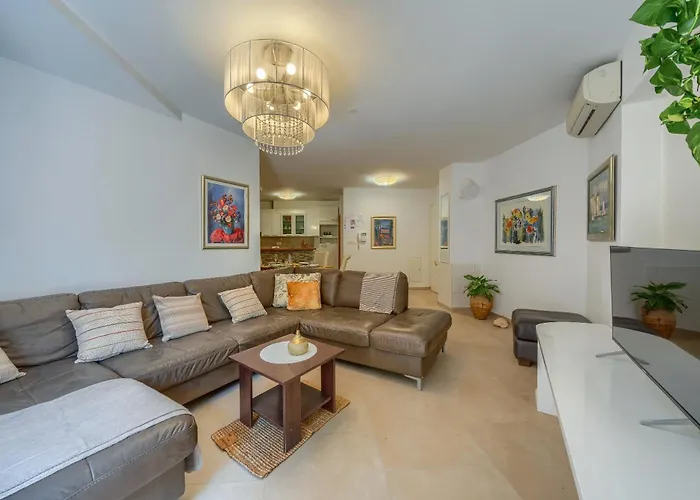 A 2 Comfortable W Terrace & Garden Near Apartman *