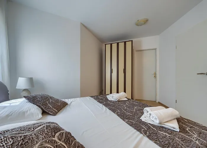 A 2 Comfortable W Terrace & Garden Near Apartman Split