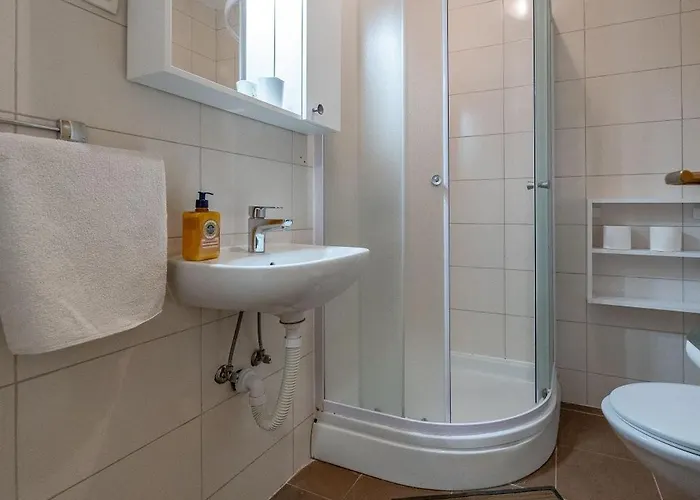 Apartman A 2 Comfortable W Terrace & Garden Near *
