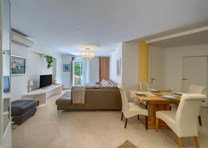 Apartman A 2 Comfortable W Terrace & Garden Near *