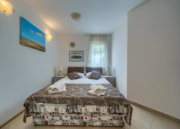 A 2 Comfortable W Terrace & Garden Near Apartman