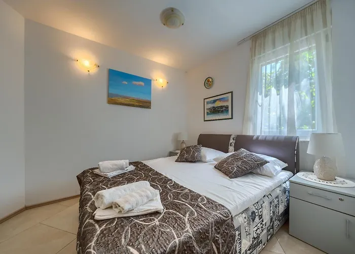 A 2 Comfortable W Terrace & Garden Near * Split