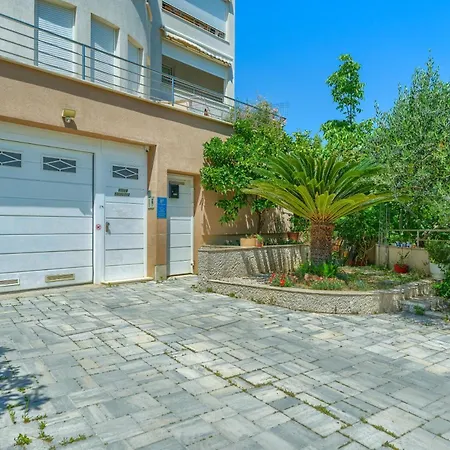 A 2 Comfortable W Terrace & Garden Near * ספליט